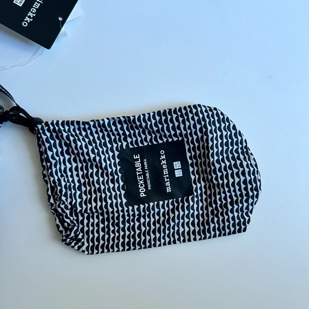 Marimekko x Uniqlo Black & White Hooded Zip Up Jacket - Picture 2 of 5